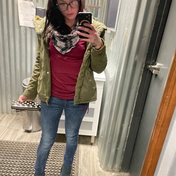 Meet your Posher, Michelle - Picture 2 of 5